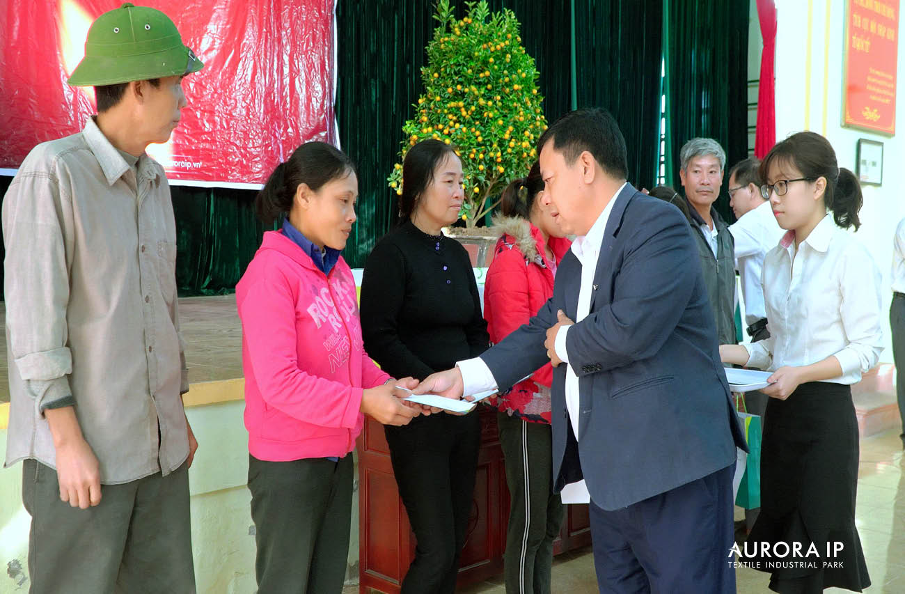 Aurora IP Trao quà Tết cho người dân tại Nam Định