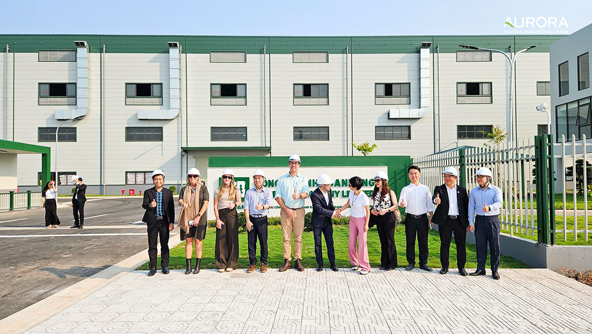 đoàn WPA tham quan các nhà máy