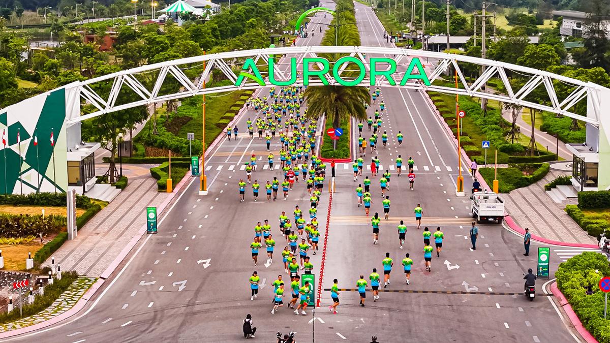 Runners passed through the welcome gate